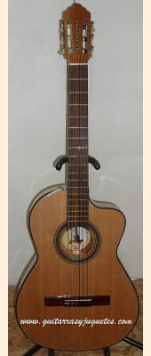 guitarra de Paracho de cedro con pinabete modelo MDCE con curva y de frente